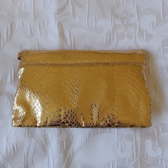 Metallic gold color clutch bag - Picture 2 of 4